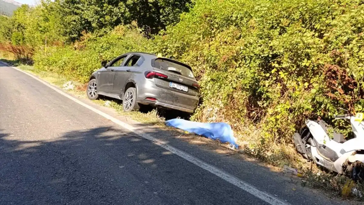 Otomobil ile motosikletin çarpıştığı kazada 2 kişi öldü haberinin görseli
