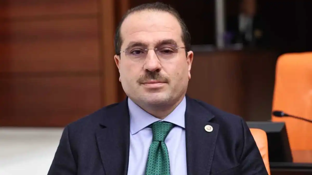 AK Partili Kırkpınar’dan Özel’e tepki: Yolsuzluk ne zamandan beri talihsizlik oldu haberinin görseli