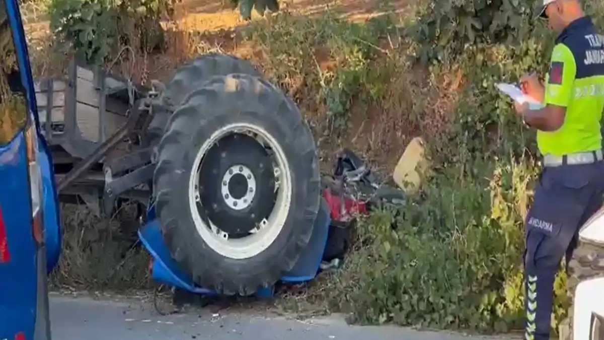 Devrilen traktörün altında kalan sürücü öldü haberinin görseli