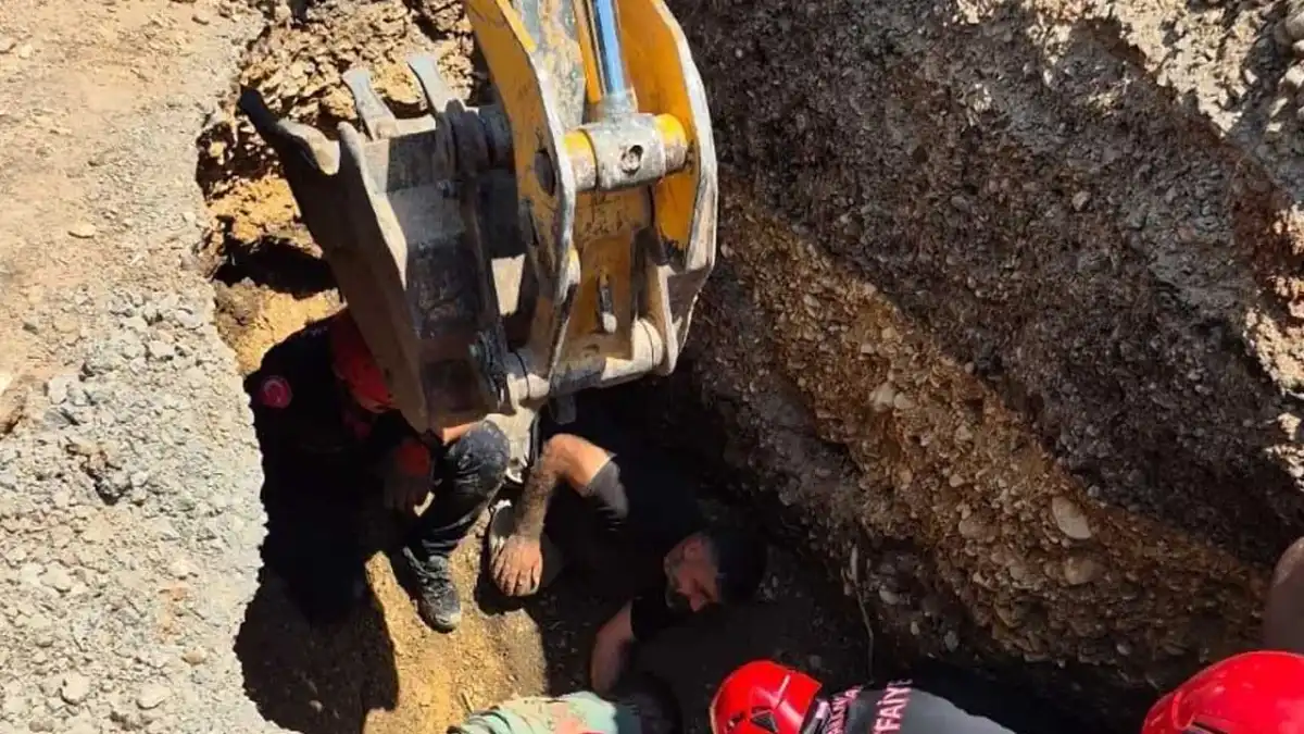 Göçük altında kalan işçi, kurtarıldı haberinin görseli