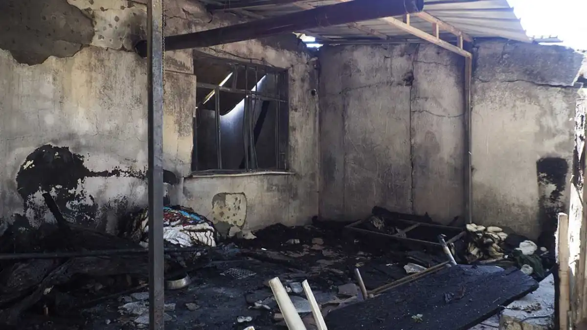 İzmir Çiğli’de baraka yangını: 34 küçükbaş hayvan telef oldu haberinin görseli