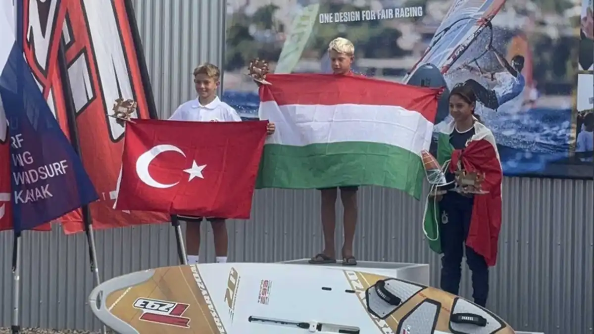 Milli sörfçü Tuna Tekin, Galler’deki dünya şampiyonasında 2 gümüş madalya kazandı haberinin görseli