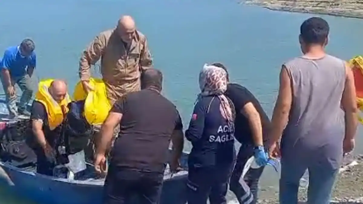 Yangın tatbikatı sırasında eğitim uçağı düştü haberinin görseli