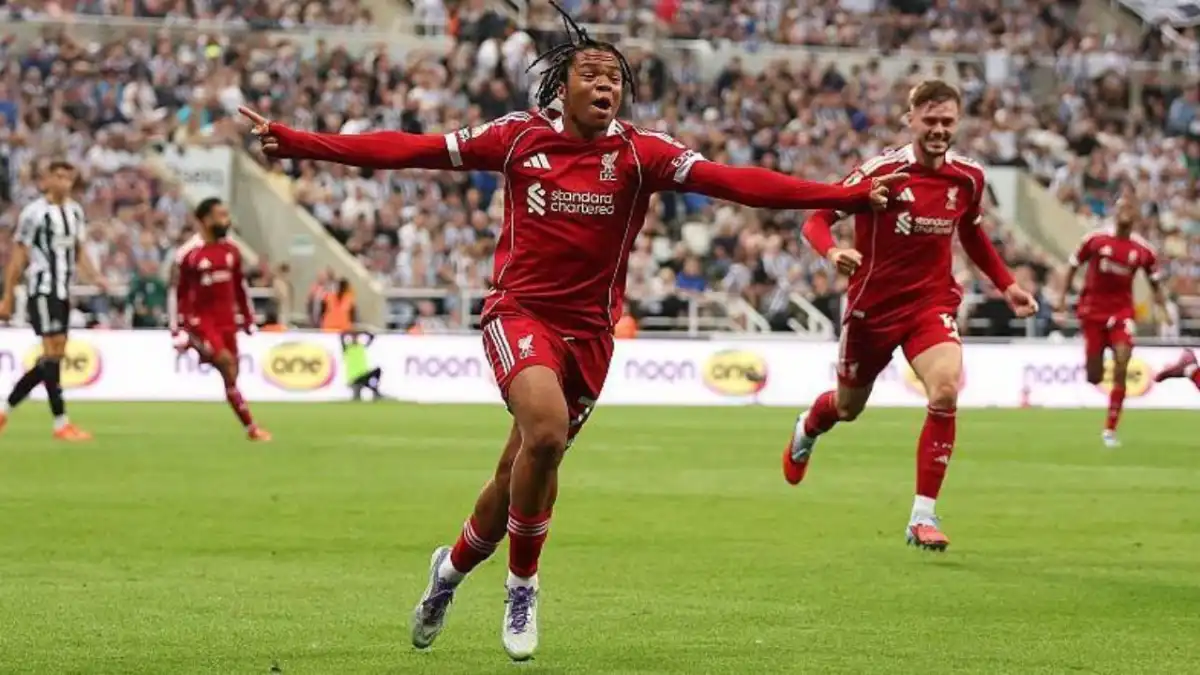 16 yaşındaki çocuk Liverpool&#039;u ipten aldı! Rio Ngumoha kimdir? İşte detaylar.. haberinin görseli