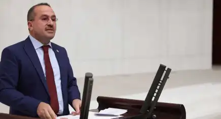 AK Partili Kırkpınar’dan Tugay’ın o sözlerine tepki: İzmir her sokağı bizim evimizin önüdür