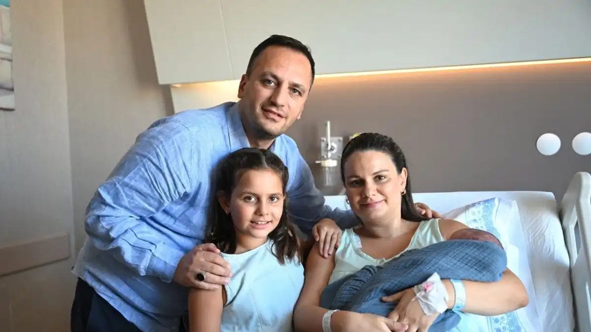 Bornova Belediye Başkanı Ömer Eşki ikinci kez baba oldu haberinin görseli