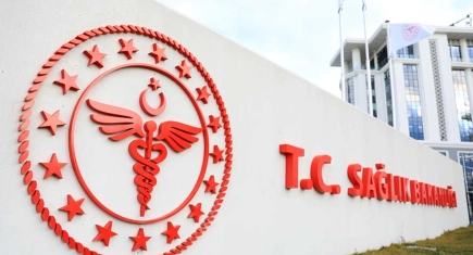 Hastasının kıyafetini açık bulan doktordan skandal karar!