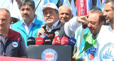 Memur-Sen'den Bakanlık önünde açıklama: Bıçak kemiğe dayandı