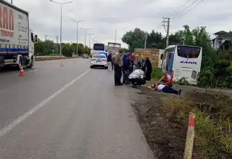 Samsun’da kaza: Yolcu otobüsü kamyonete branda çekenlere çarptı! 2 kişi hayatını kaybetti