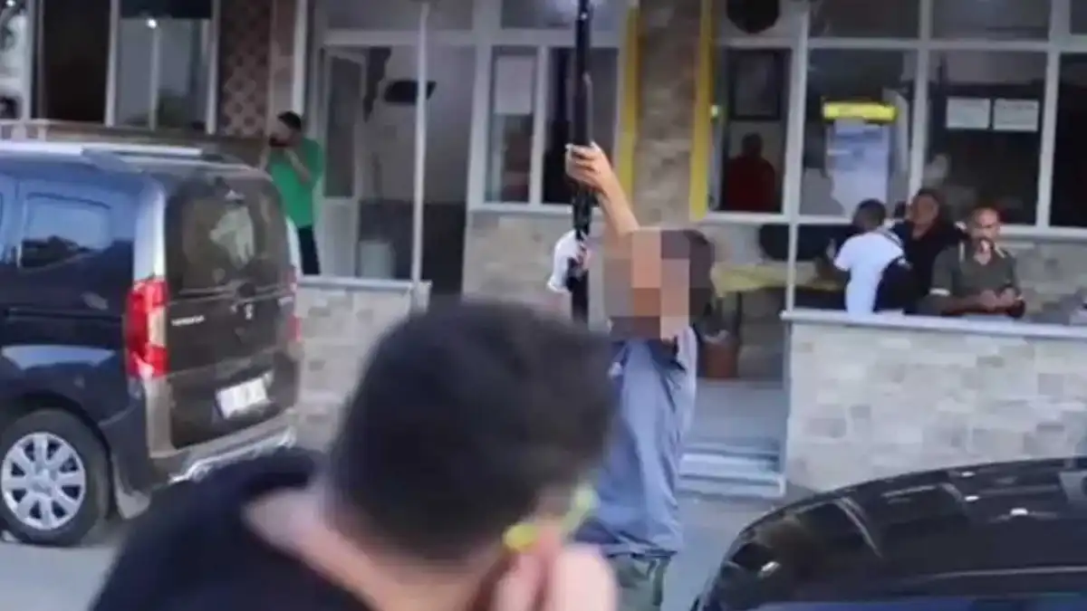 Sokak röportajında pompalı tüfekle ateş açmıştı: 15 yaşındaki çocuk yakalandı haberinin görseli