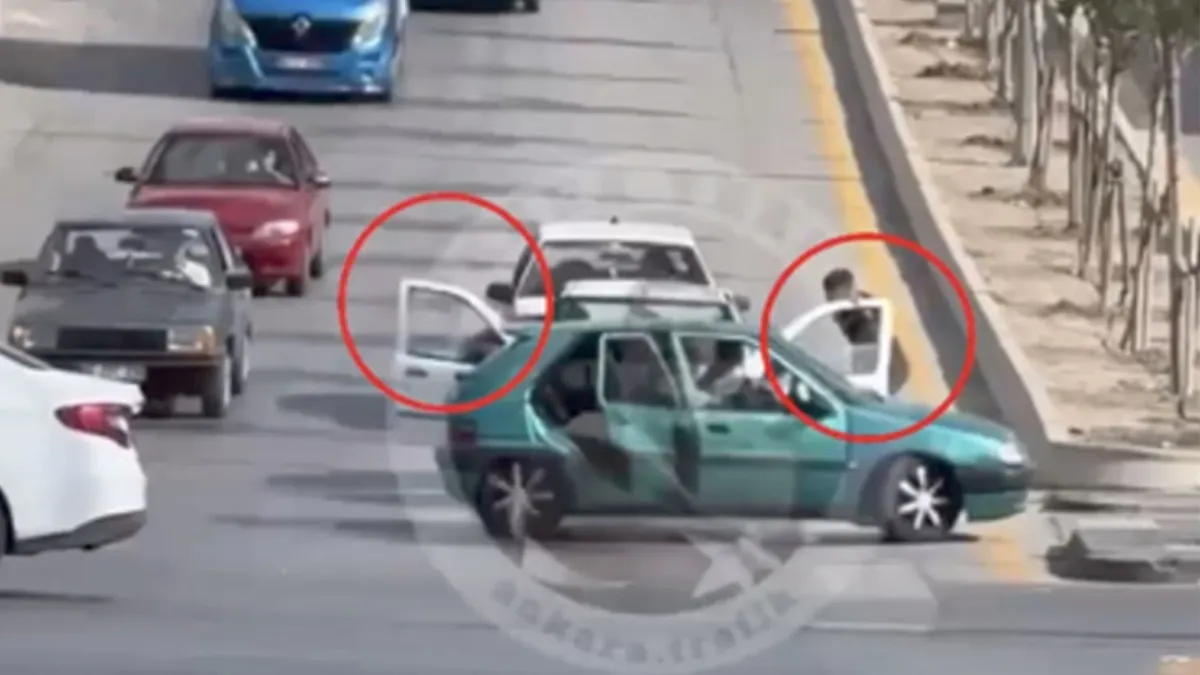 Ankara’da trafikte önünü kestikleri sürücüyü darbeden 4 şüpheli tutuklandı haberinin görseli