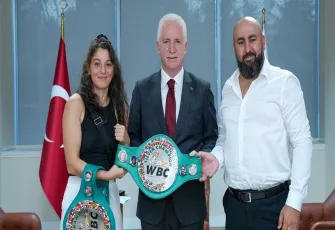 Davut Gül’den Seren Ay Çetin’e başarı dileği