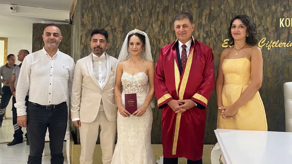 Didar Demirci ve Mevlüt Dağdeviren dünya evine girdi haberinin görseli