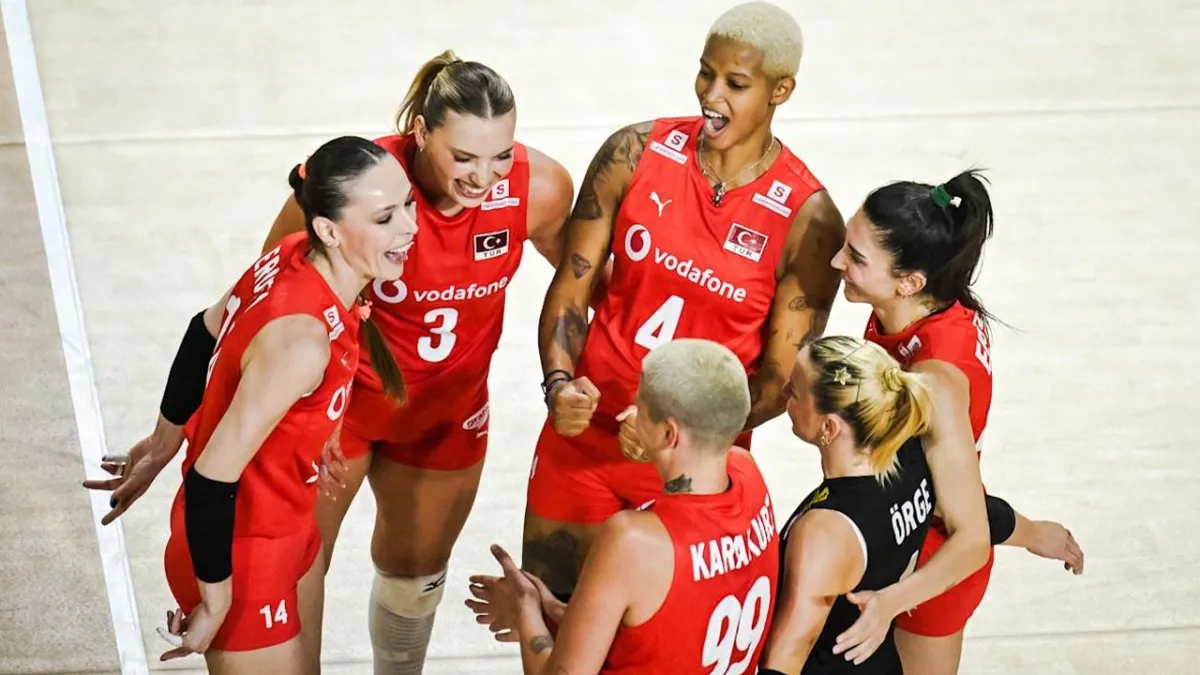 Filenin Sultanları’ndan Dünya Şampiyonası’nda 3’te 3: A Milli Kadın Voleybol Takımı grubu lider tamamladı haberinin görseli