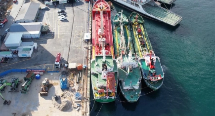 Haydarpaşa Limanı’nda yangın paniği: Atık toplama gemisi alev aldı