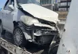 Otomobil, yol kenarındaki bariyere çarptı: Çok sayıda yaralı var!