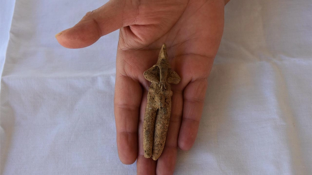 Ulucak Höyüğü&#039;nde 8 bin yıllık heykelcik bulundu başlıklı video haberin görseli