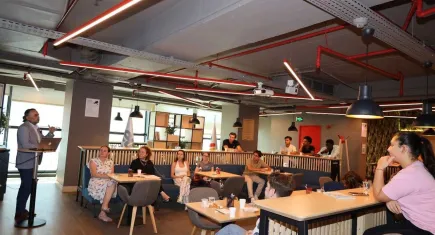 Uluslararası öğrencilere İzmir'de 'ticaret elçiliği' eğitimi verildi