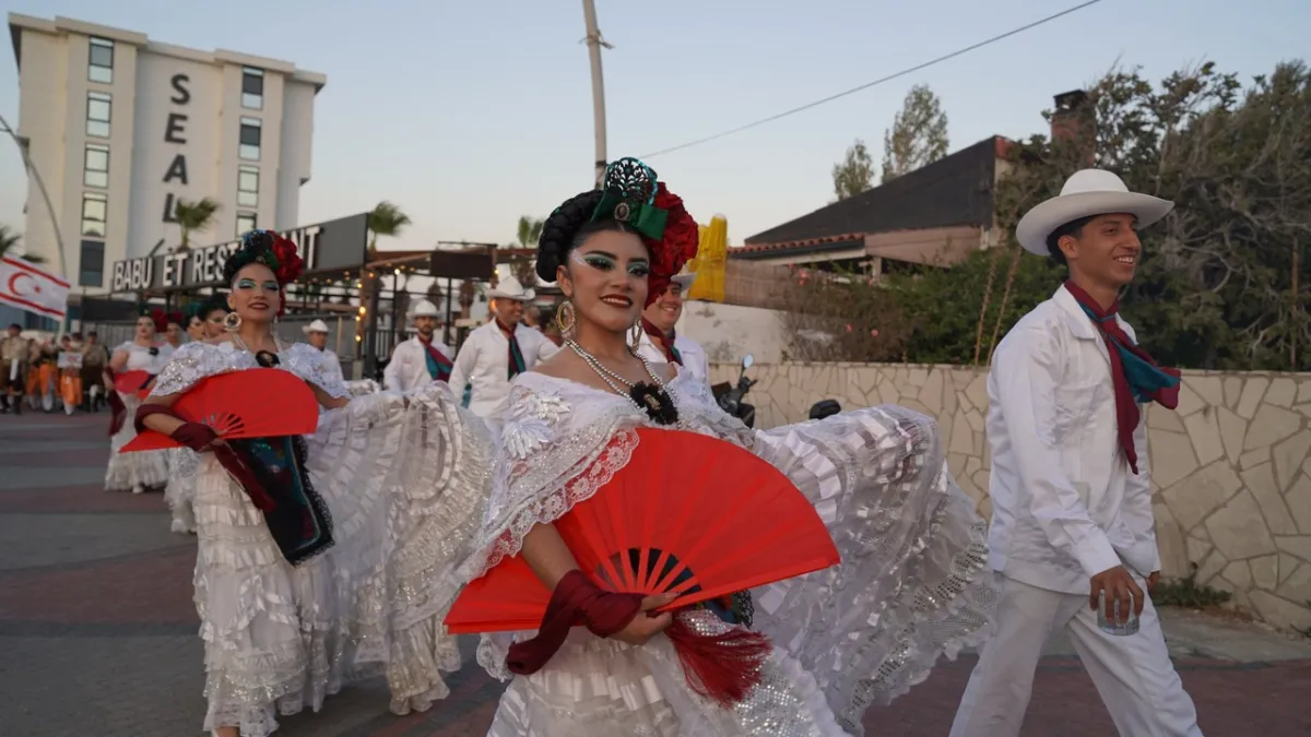15’inci Uluslararası Halk Dansları Festivali Karaburun’da coşkuyla kutlandı haberinin görseli
