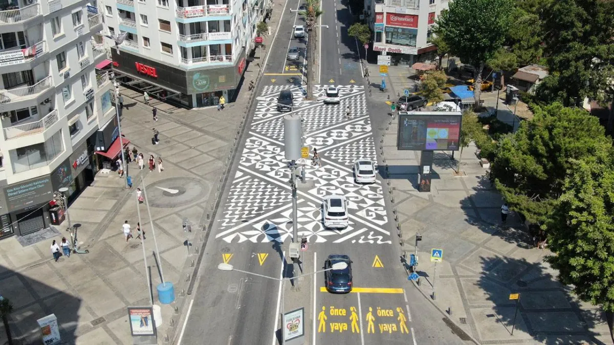 Alsancak’ta İEF öncesi yaya platformu yenilendi haberinin görseli