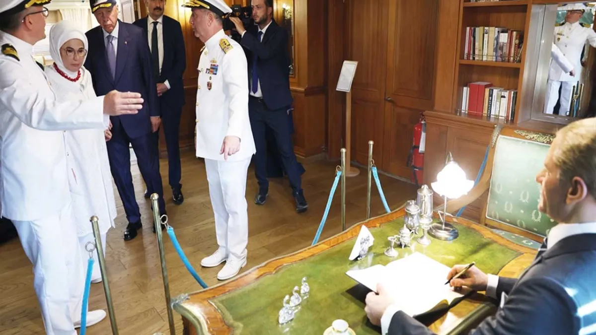 Cumhurbaşkanı Erdoğan, Savarona yatını ziyaret etti haberinin görseli