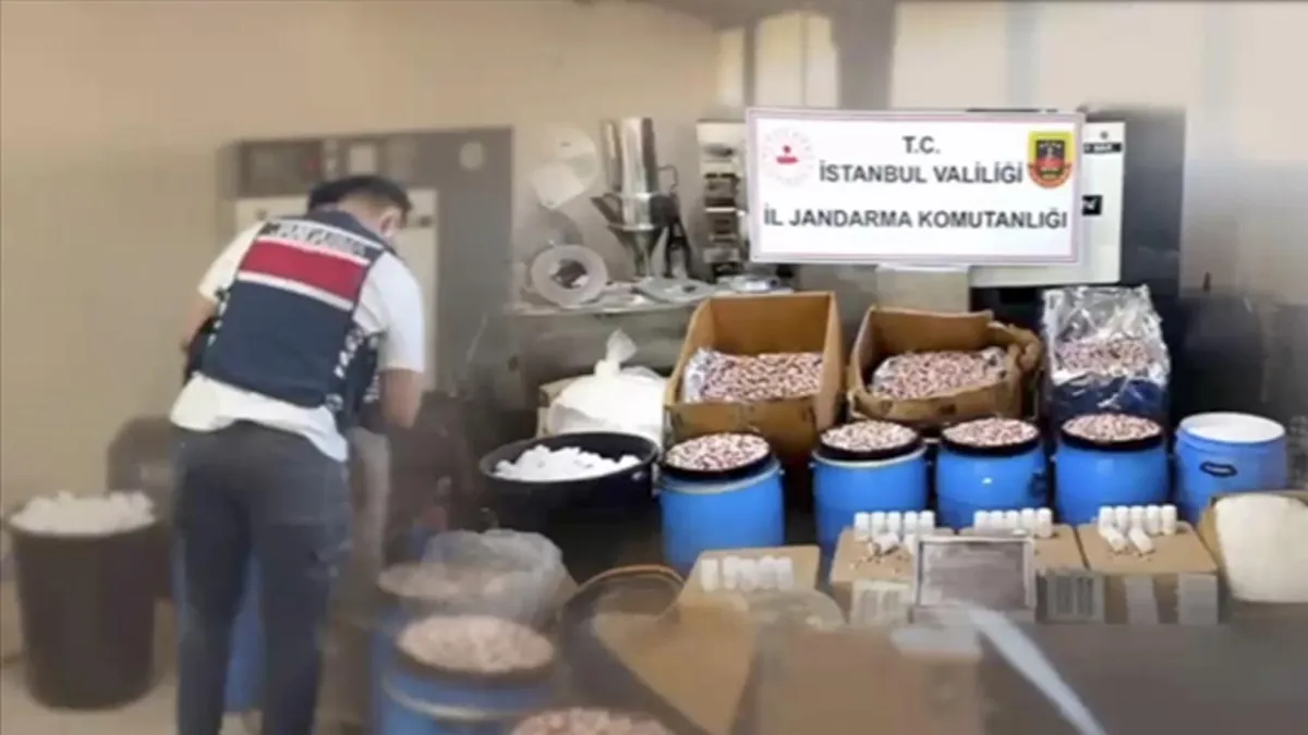 İstanbul’da dev uyuşturucu operasyonu: 847 bin yasaklı hap ele geçirildi haberinin görseli