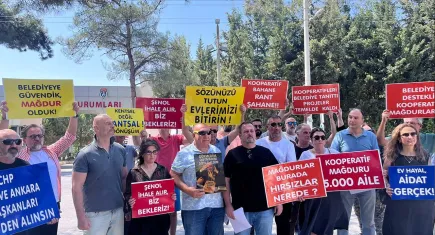 Kooperatif mağdurları kırmızı halıyla ses yükseltti: Halının altında ezilenleriz!
