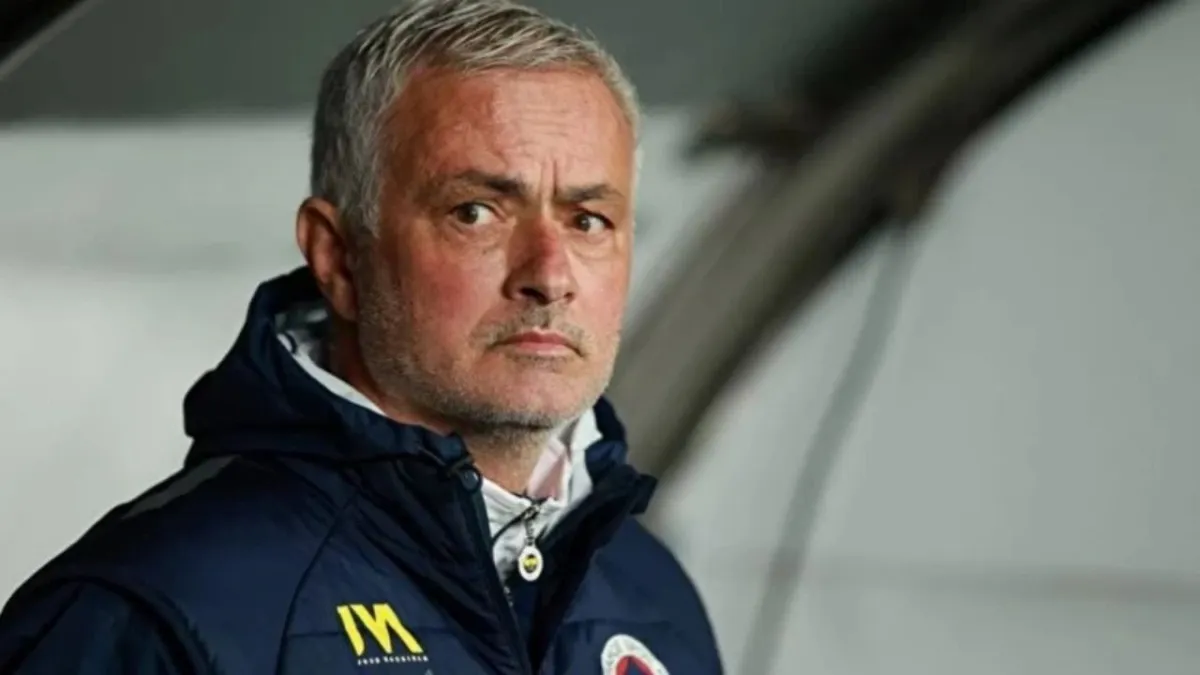 Mourinho’nun sözleri Fenerbahçe taraftarını çileden çıkardı: Kocaman geri dönecek mi? haberinin görseli