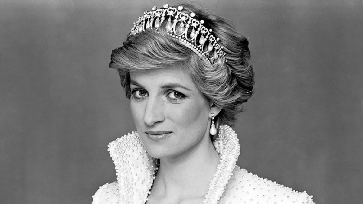 Prenses Diana’nın 1991’de gömülen zaman kapsülü 32 yıl sonra ortaya çıktı: İçinden neler çıktı? haberinin görseli