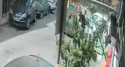 Seyyar satıcı tartıştığı müşterisine kamyonetiyle çarptı