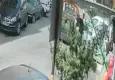 Seyyar satıcı tartıştığı müşterisine kamyonetiyle çarptı