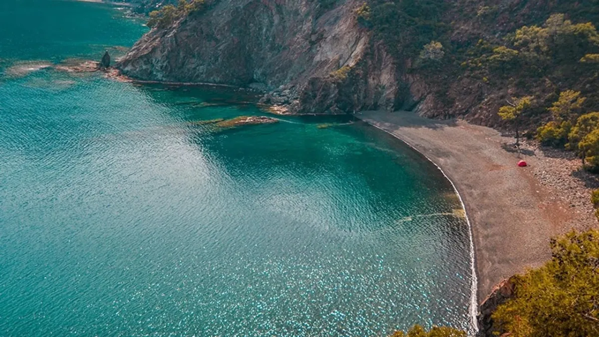 Tekirova’da deniz keyfi: En gözde plajlar, saklı koylar ve eşsiz doğa haberinin görseli