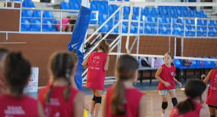 Urla Belediye Spor Kulübü çocukları ücretsiz branşlarla buluşturuyor