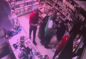 Akaryakıt istasyonunda yumruklu ve bıçaklı kavga