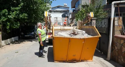 Gaziemir’de moloz atıkları adresten alınıyor