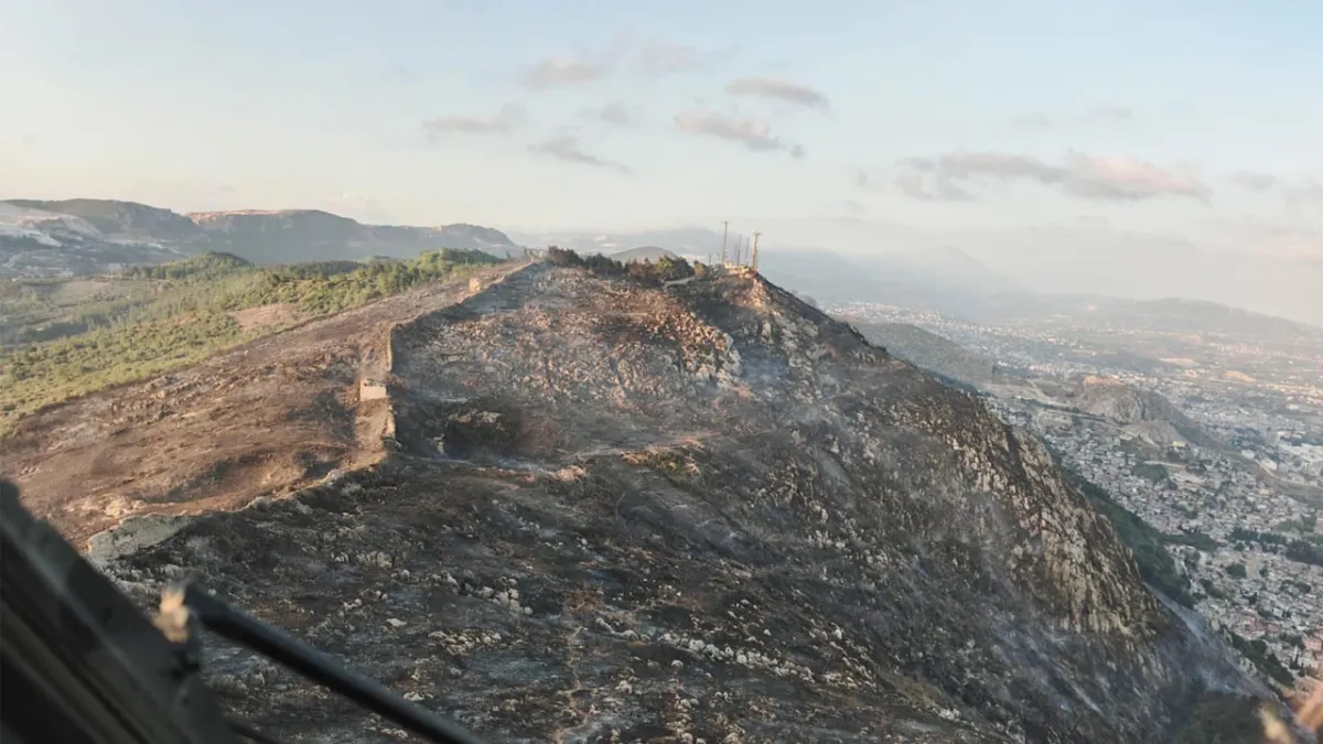 Hatay’daki orman yangını 16 saatlik çalışmanın ardından kontrol altına alındı haberinin görseli
