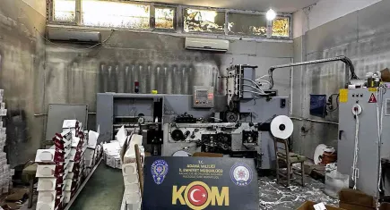 Karton bardak bahanesiyle kiralanan depoda kaçak makaron üretimi ortaya çıktı
