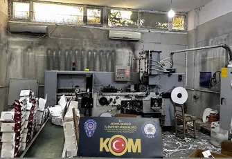 Karton bardak bahanesiyle kiralanan depoda kaçak makaron üretimi ortaya çıktı