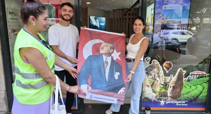 Konak Belediyesi’nden esnafa 30 Ağustos hediyesi