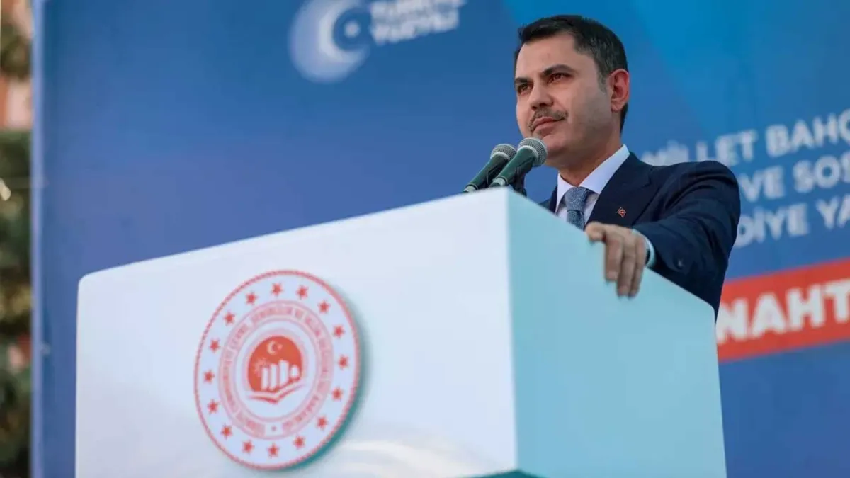 Bakan Kurum: İzmir&#039;de yanan evler yeniden inşaa ediliyor haberinin görseli