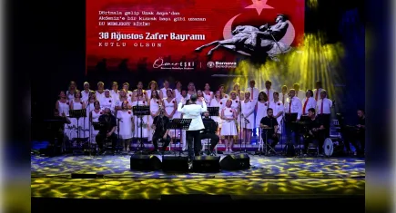 Bornova'da Zafer coşkuyla kutlandı