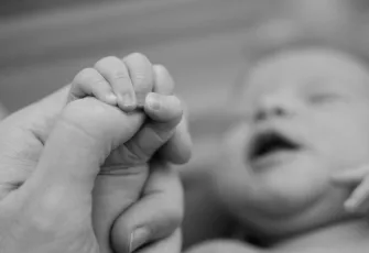 Denizli’de hastaneden bebek kaçırma girişimi! Güvenlik görevlisinin dikkati hayat kurtardı