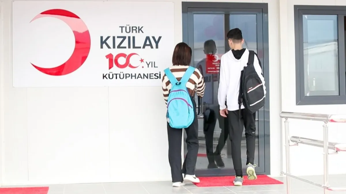 Deprem bölgesinden üniversiteye: Kızılay kütüphanelerinden 504 öğrenci hayallerine kavuştu haberinin görseli