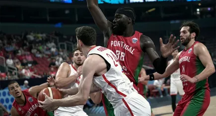 EuroBasket 2025’te 12 Dev Adam namağlup son 16’da