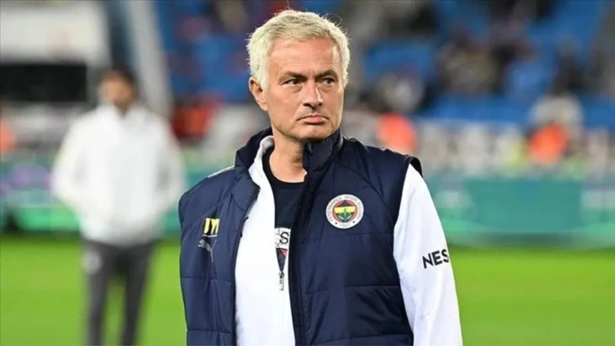 Fenerbahçe ile yollar ayrıldı! Mourinho Türkiye’den sessiz sedasız ayrıldı haberinin görseli