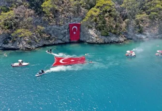Fethiye'de Zafer Bayramı'na Özel Gökyüzü ve Denizde Türk Bayrağı Şov!