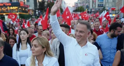 “İki kez kanseri atlatan ve cezaevinde 21 kilo veren Murat Çalık’tan 30 Ağustos’tan duygusal mesaj: ‘Tel örgüler bizi ayıramaz’”