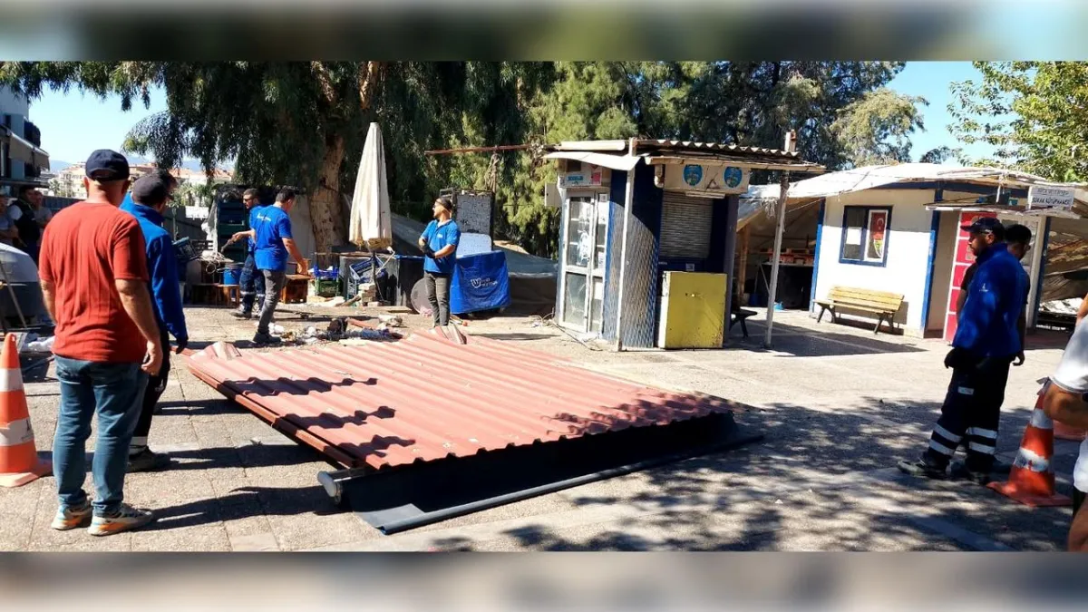 İzmir&#039;de işgalci işletmelerin tahliyesine başlandı haberinin görseli