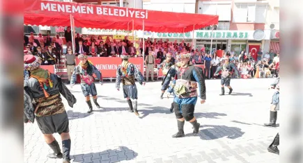 Menemen'de Zafer Bayramı coşkusu yaşandı