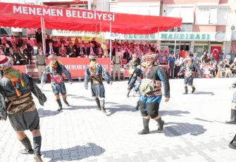 Menemen'de Zafer Bayramı coşkusu yaşandı